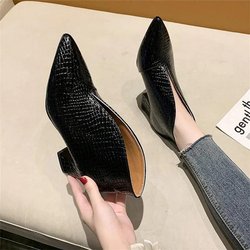 2024 Spitz zulaufende Stiefeletten aus Lackleder mit V-Ausschnitt und Stilettoabsatz für Damen 2024 Herbst neue Stiefel mit Schlangenmuster sind dünne Lederstiefel 38