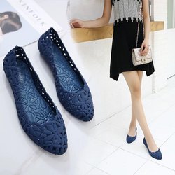 Sommer Hohl Sandalen Frauen Flache Unterseite Atmungsaktiv Loch Schuhe Weiche Strand Mode Regen Stiefel 40
