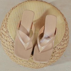 Französische quadratische Zehenpartie Stiletto High Heels neue Sommer-Mode Zehen-Flip-Flops Temperament Kitten und coole Slipper 40 nude