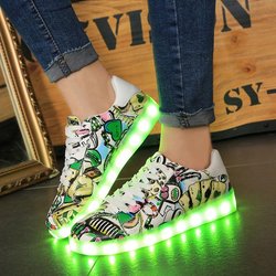 Größe 35–44 Schuhe mit Lichtern, USB-Aufladung, leuchtende Turnschuhe mit hellen Schuhen, leuchtende Turnschuhe für Männer und Frauen, Krasovki mit Hintergrundbeleuchtung, leuchtende Sohle 38