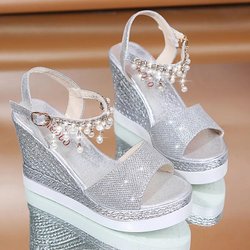 Damen Sandalen mit dicker Sohle und Blumen-Muffins und Strasssteinen, High Heel Wedges, weiche, atmungsaktive Hausschuhe 34 silber