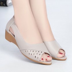 Damen-Sandalen, Sommer, neue Mutterschuhe, Rindsleder-Sohle, weiches Leder, bequem, niedriger Absatz, Fischmaul-Schuhe, Kopf hohl, hundert mit lässigen Sandalen 35 weiß