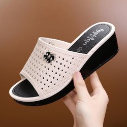 Sandalen für Mütter mittleren Alters, Damen, Sommer, Außensohle, rutschfest, Badeschuhe, Strandschuhe, mit schräger Ferse, weiche Unterseite 40 elfenbein