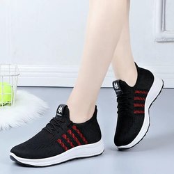 Lässige Sneakers für Damen, atmungsaktive Mesh-Sportschuhe, Mutter, weiche Sohle, leichte, rutschfeste, einfarbige Schuhe 36 schwarz