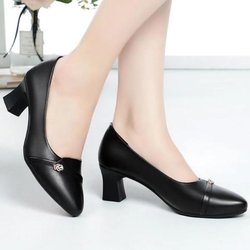 Schwarze spitze Lederschuhe mit Metalldekoration, flacher Mund, Slip-on, Damen, mittelhoher Absatz, High Heels, Pendler-Arbeitsschuhe, modisch, einfarbig, schlicht, lässig 35 schwarz