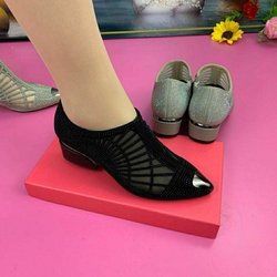 Ausgehöhlte Mesh-Garn-Sandalen mit hohen Absätzen, Wasserdiamant, atmungsaktiv, niedriger Absatz, spitzer Kopf, neue Mode für den Sommer 39 schwarz