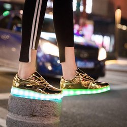 Größe 35–44 Schuhe mit Lichtern, USB-Aufladung, leuchtende Turnschuhe mit hellen Schuhen, leuchtende Turnschuhe für Männer und Frauen, Krasovki mit Hintergrundbeleuchtung, leuchtende Sohle 38