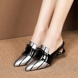 Lackglanz Schwarz Damen Baotou Halbschuhe Weiche Leder Hochhackige Sandalen Cusp Temperament Mode Frühling und Sommer 40 silber