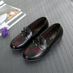 Frühling und Herbst Einzelschuhe Mutter Schuhe Rutschfeste weiche Unterseite Casual flache Damen Arbeitsschuhe Damen Lederschuhe 35