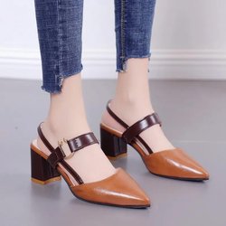Einzelschuhe für Damen, spitze Baotou-Schuhe mit dickem Absatz und Schnalle, High Heels, Joker-Sandalen für Damen im Frühling und Sommer. 42 braun