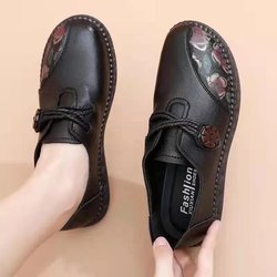 Herbst ältere flache Schuhe bequeme rutschfeste Einzelschuhe weiche Unterseite Lederschuhe Mutterschuhe mittleren Alters und ältere Retro-Damenschuhe 40