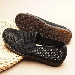 Sommer Stoffschuhe für Herren Atmungsaktives Hohlnetz Rindsehne Rutschfest und Geruchshemmend Papa Freizeit Ein Fuß Netzschuhe 45 schwarz