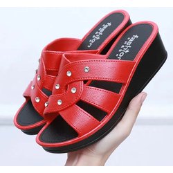 Damen High Heel Hausschuhe Sommer Oberbekleidung Dicker Boden Home Rutschfeste Hausschuhe Mutter Sommerschuhe Weicher Boden Keilabsatz Coole Strass Sandalen 37 rot