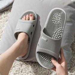 Massage-Hausschuhe für Herren, neue rutschfeste Hausschuhe mit weicher Sohle, bequeme Bade-Hausschuhe für den Sommer 44-45 licht grau