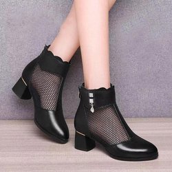 Schwarze hohle coole Stiefel aus Kunstleder, weiche Sohle, mittlerer Absatz, atmungsaktiv, runde Zehenpartie, rutschfeste Damen-Lederstiefel, Sandalen mit hohen Absätzen, Pendeln 40 schwarz