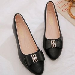 Damenschuhe mit spitzer Spitze und einfarbiger Spitze, rutschfeste Schuhe mit mittlerem Absatz und Strasssteinen, flacher Mund, bequeme Schuhe 41 schwarz