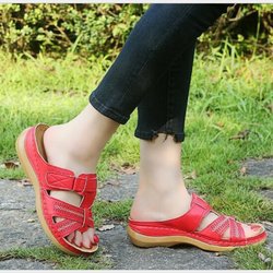 Bestellen Sie eine Nummer größer, Sommer-Frauen-Premium-orthopädische offene Zehensandalen, weibliche Hausschuhe, Schnallenriemen, Vintage-Anti-Rutsch-atmungsaktive Hausschuhe, Übergrößen-Sandalen 41 rot