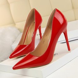 BIGTREE Mode Einfacher Dünner Absatz Super High Heel Lackleder Flacher Mund Spitz Sexy Damen Einzelschuh 34