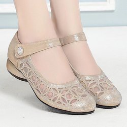 Atmungsaktive Lochschuhe Damen-Sandalen mit weicher Unterseite und weicher Oberfläche, Sommer-Klettverschluss, hohl, rutschfest, geruchshemmend 40 beige