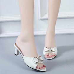 Modische All-Match-Schleife Stiletto High Heels Damenoberbekleidung Mittelhohe Fischmaul-Hausschuhe Große Sandalen Damenschuhe 35 weiß
