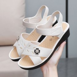 Sandalen für Damen im Sommer, weiche Sohle, rutschfeste, schräge Absätze, flache Sohle, Strand-Arbeitsschuhe, Plastik-Damensandalen 36 weiß