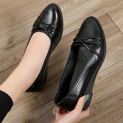 Schwarze Lederschuhe Damen Flacher Mund Slip-on Slope Heel Arbeitsschuhe Bow Fold Design Einfach Casual Frühling und Herbst 35 schwarz