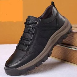 Herbst und Winter Herren Lederschuhe Casual Mokassins Rutschfeste weiche Sohle Mittleren Alters und ältere Papa Schuhe Flache Schuhe 43