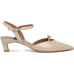 Angel Alarcon  Pumps EGIDIO CHAMPAGNE
