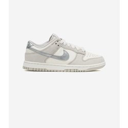 Nike Sneaker Dunk Low Silver Swoosh (Womens)