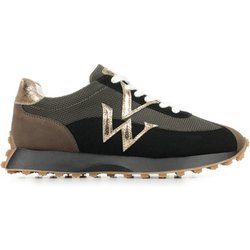 Vanessa Wu Sneaker Pia