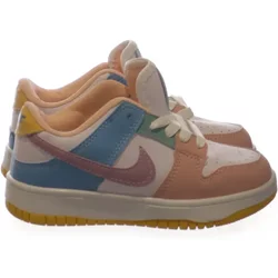 Nike - Trainingsschuhe - Damen - Größe: 30 - Mehrfarbig