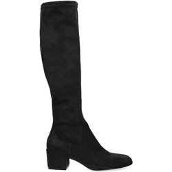 Hohe schwarze Stiefel