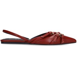 Rote Slingbacks mit Schnallen