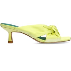 Gelbe Mules mit Knoten-Detail
