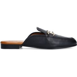 Schwarze Slip-on-Loafer mit goldfarbener Kette