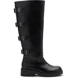Schwarze Stiefel mit Schnallen