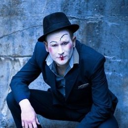 Mr. Leu Waits in Freising