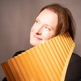 Hannah Schlubeck - Die virtuose Panflöte in Remscheid