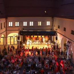 Open Air im Schlosshof - Wittelsbacher Schloss Friedberg in Friedberg