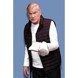 Programm 2025/2026 - Weisse Turnschuhe in Schüttorf