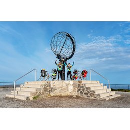 Butscheike & Mender: Nordwärts - vom Standesamt zum Nordkap in Lauf