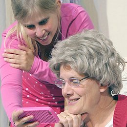 Chawwerusch Unterwegs - Maria hilf - Theaterstück über eine Mutter, eine Tochter und ein „unbezahlbare“ polnische Perle in Blieskastel