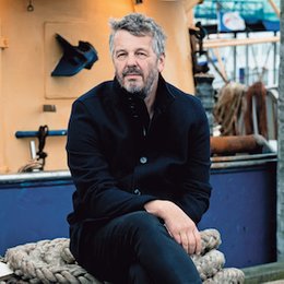 November - Dezember 2025 - »Die Lotsin« - der niederländische Schriftsteller Mathijs Deen liest aus seinem neuen Krimi in Kiel