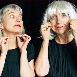 Chawwerusch Unterwegs - Zwei Frauen falten sich - Bewegt Altern in Darmstadt