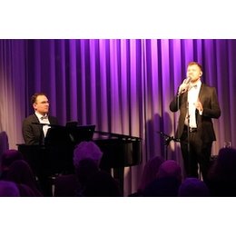 Adventskonzert - Adventskonzert mit dem Duo Swing’n’Suits in Borken (Hessen)