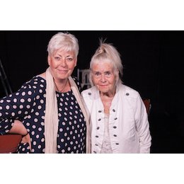 Oma auf App-Wegen in Essen