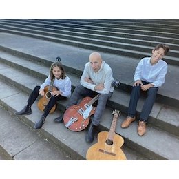 Anton Adasinskiy (DEREVO) & Söhne - „Lichter nebenan“ in Dresden