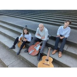 Anton Adasinskiy (DEREVO) & Söhne - „Lichter nebenan“ in Berlin