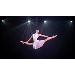 Wintervarieté - Luftakrobatik, Artistik, Jonglage und Humor in Jever