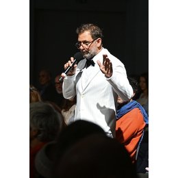 Stéphane Bittoun & Gregor Praml - JEWS UNDERCOVER. Eine szenisch-musikalische Lesung in Frankfurt am Main